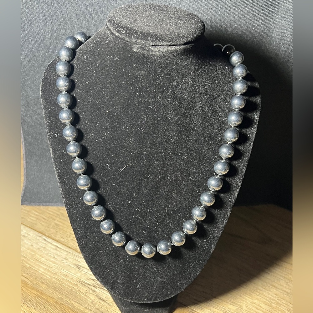 Sophisticated Black Pearl Necklace